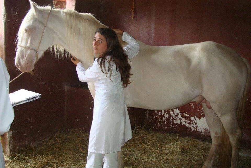 Cowgirl Paulista: Agro Influenciadora Larissa Martirani encanta seguidores com seus textos