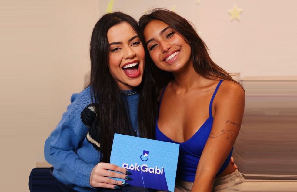 Gabi Medina entrevista a Influencer Vanessa Lopes em seu Talk Show Ask Gabi 