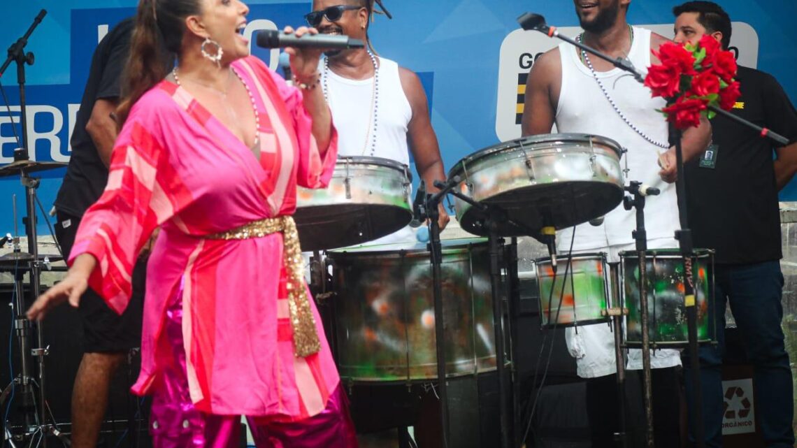 Sarajane celebra 40 anos de carreira com a turnê “Bailinho Axé” em SP