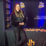 Juliana Moretto estreia estrutura da Tô Na Mídia, com gravação de clipe e podcast