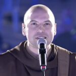 Frei Gilson reage a ataques e surpreende ao revelar como trata seus críticos